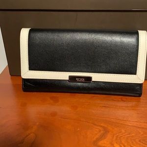 TUMI, Black and White Leather  wallet, Like New